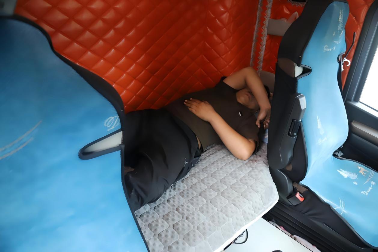 1761817037283205.jpg 欧曼银河7.jpg