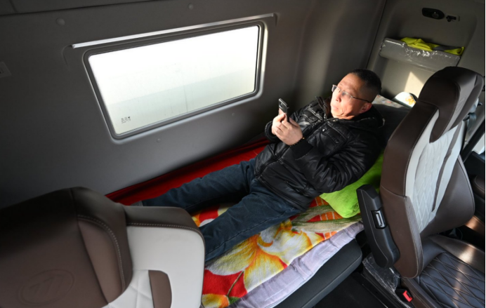 1773714620459072.png 1.3度公里 用欧曼就是省!欧曼银河5M纯电重卡让刘师傅稳赚运输815.png